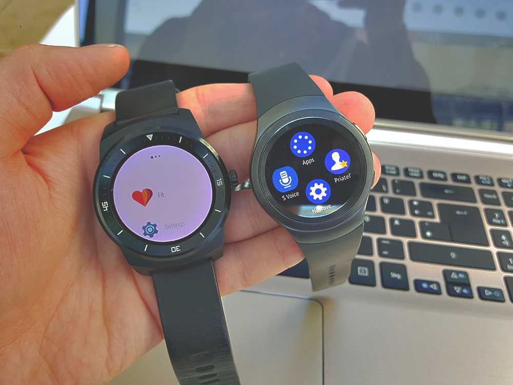 Menu s aplikáciami. Vľavo LG G Watch, vpravo Samsung Gear S2 Urban (Foto: Erik Stríž)