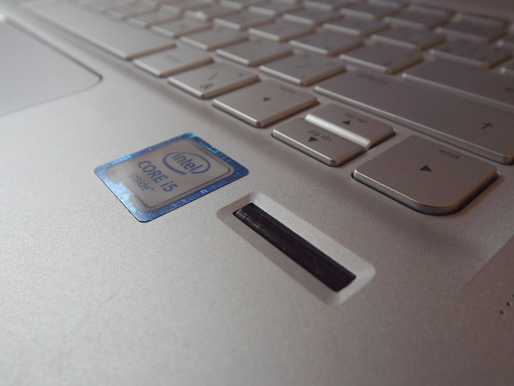 HP Envy 13 | Senzor odtlačkov prstov dokáže do určitej miery nahradiť klasické alfanumerické heslo