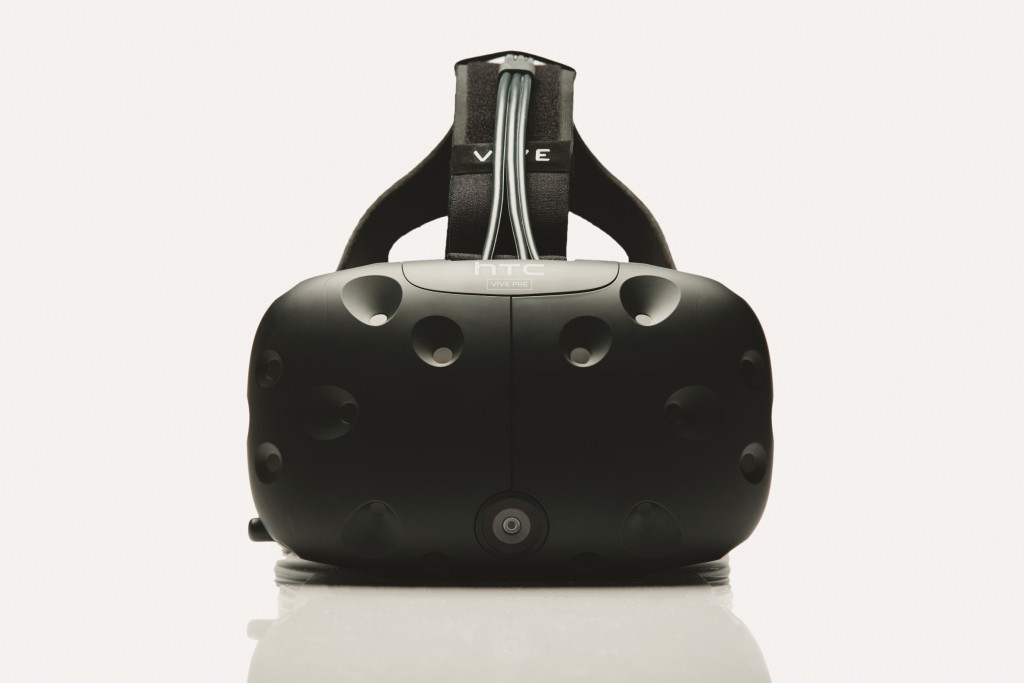 Predajná podoba VR headsetu HTC Vive