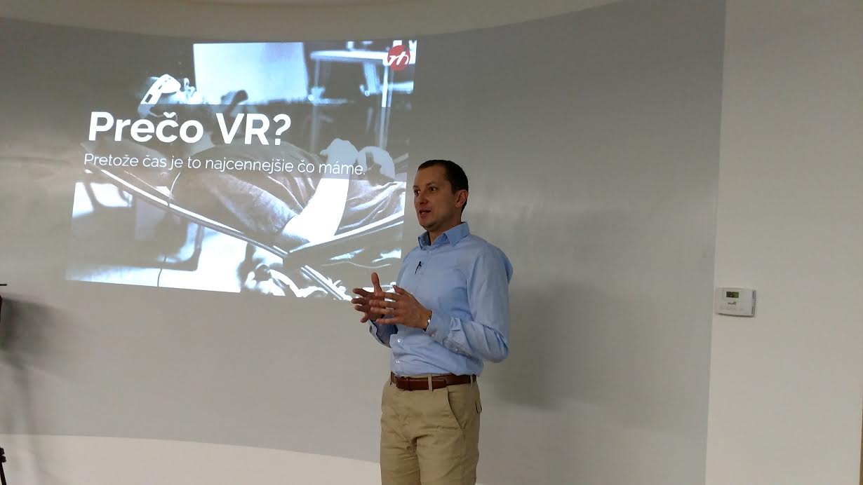 Martin Čapo z RB - Riešime bývanie na prezentácii využitia VR technológie v realitnom biznise. (foto: Erik Stríž/3Digital.sk)